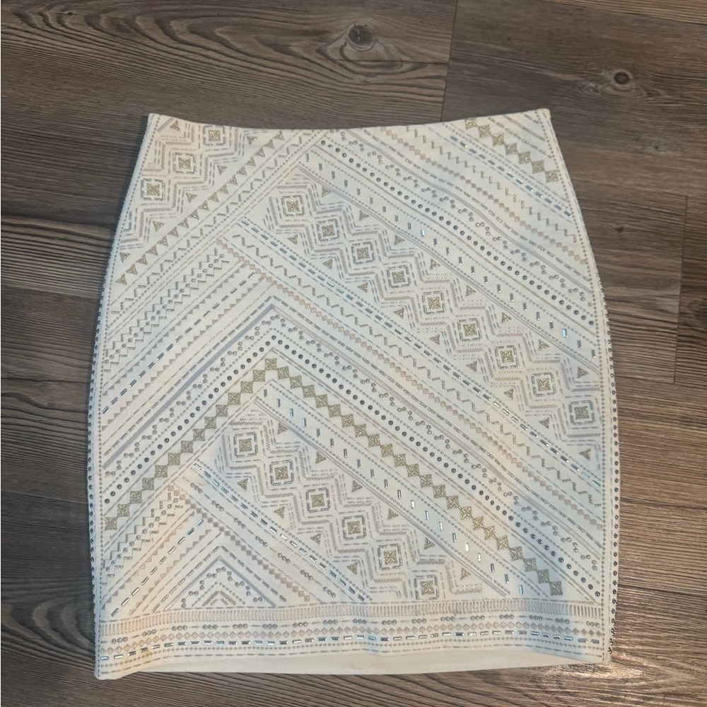 White House Black Market White and Gold Pencil Skirt